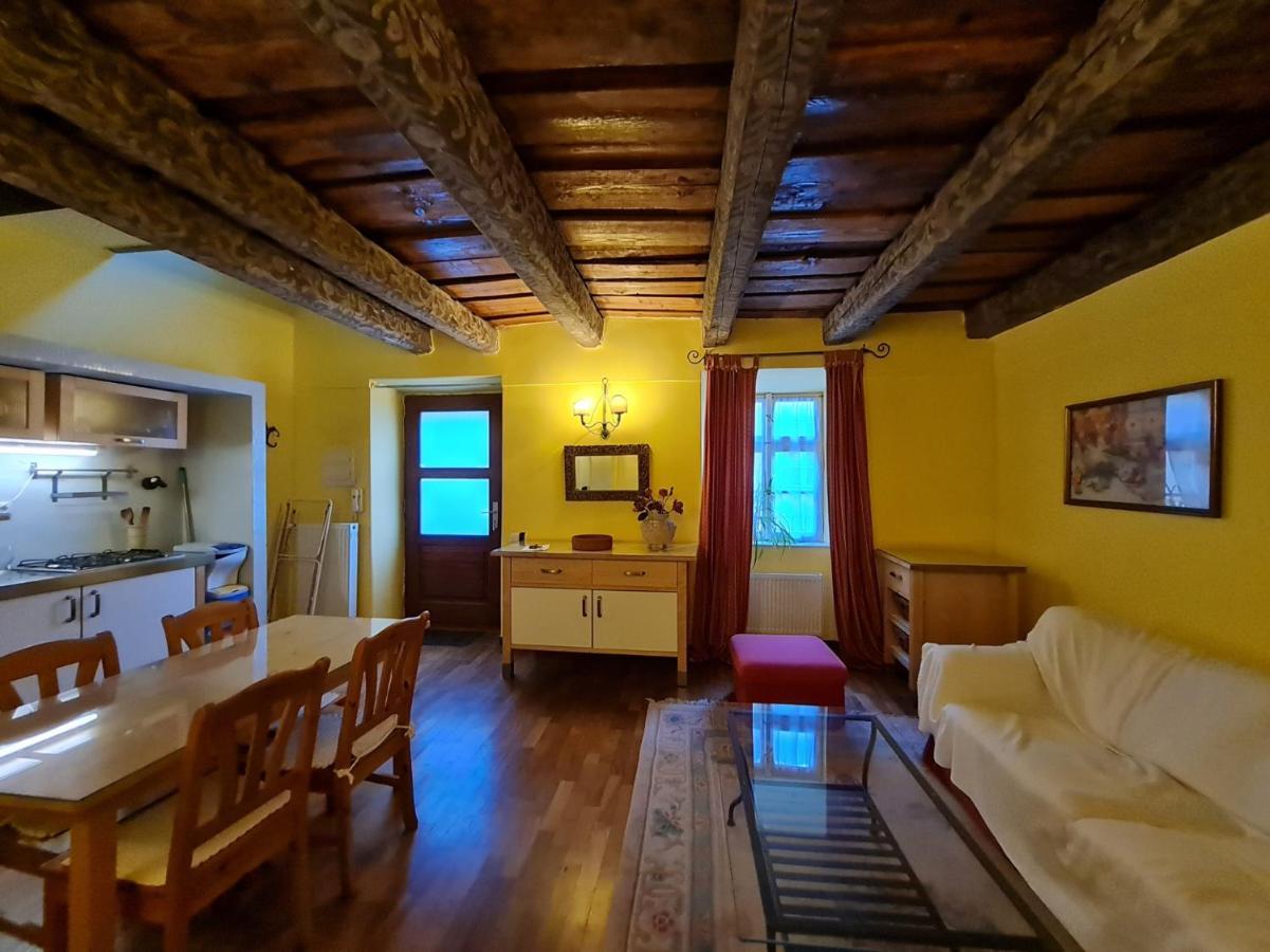 Magic Central Attic Apartment Prag Exterior foto