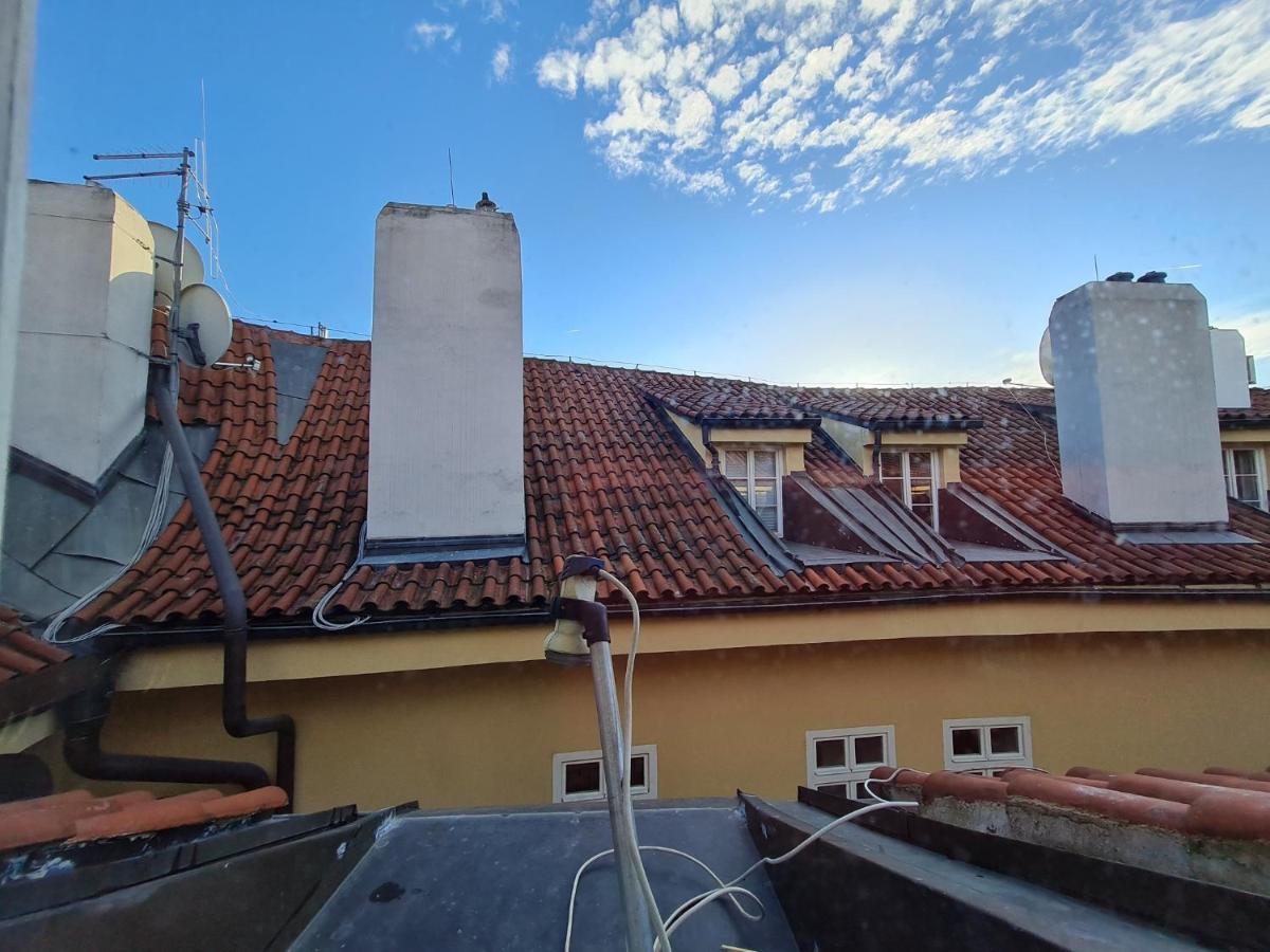 Magic Central Attic Apartment Prag Exterior foto