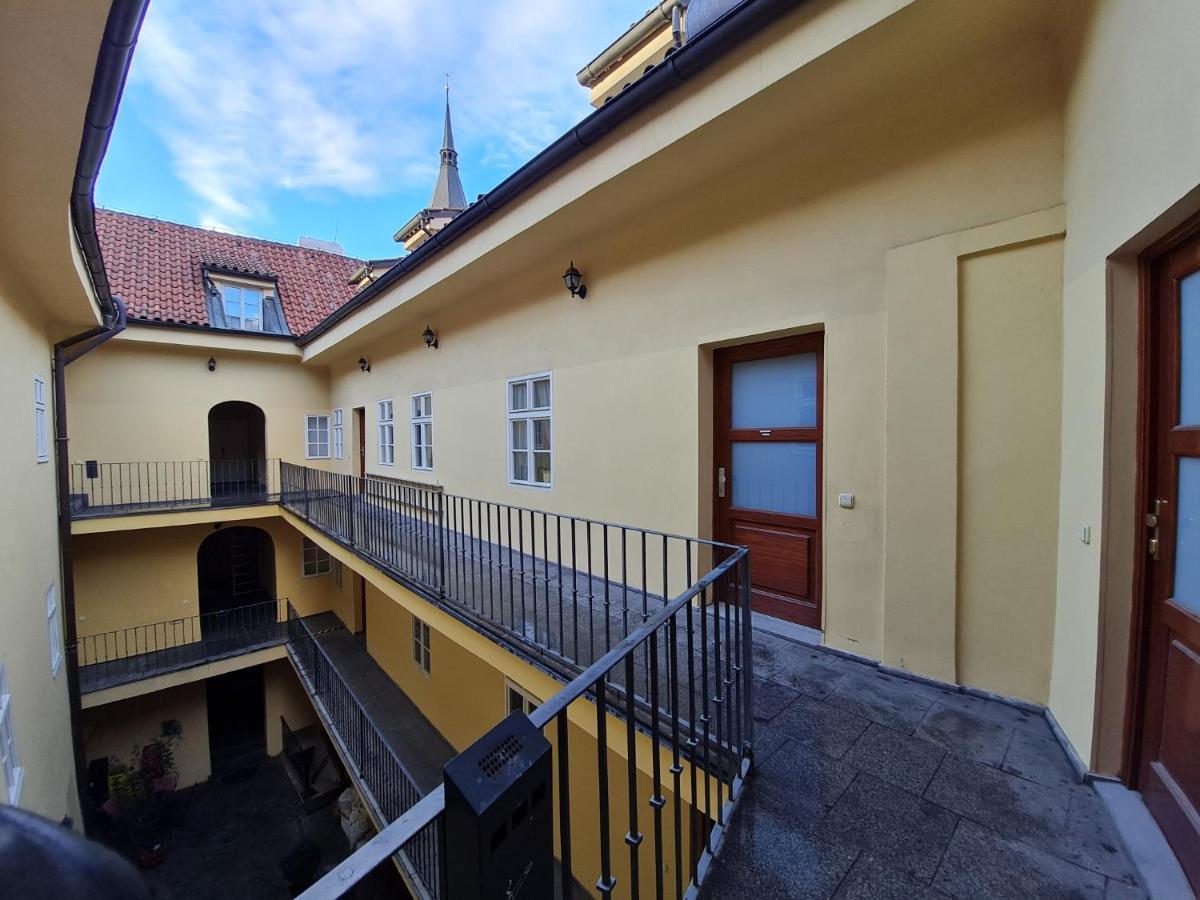 Magic Central Attic Apartment Prag Exterior foto
